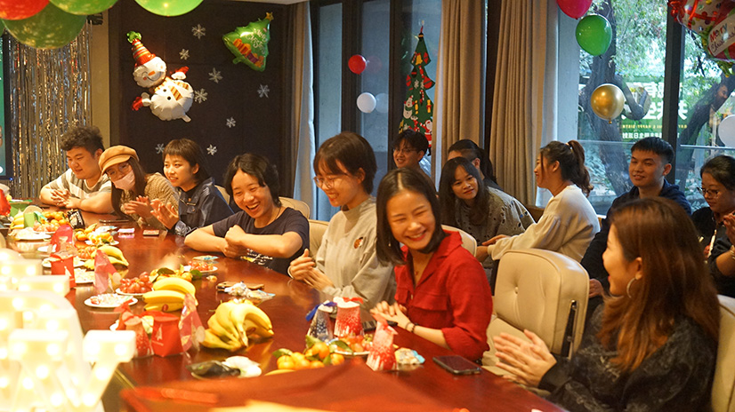 YANG设计集团圣诞节生日趴_寿星们欢声笑语过双“诞”